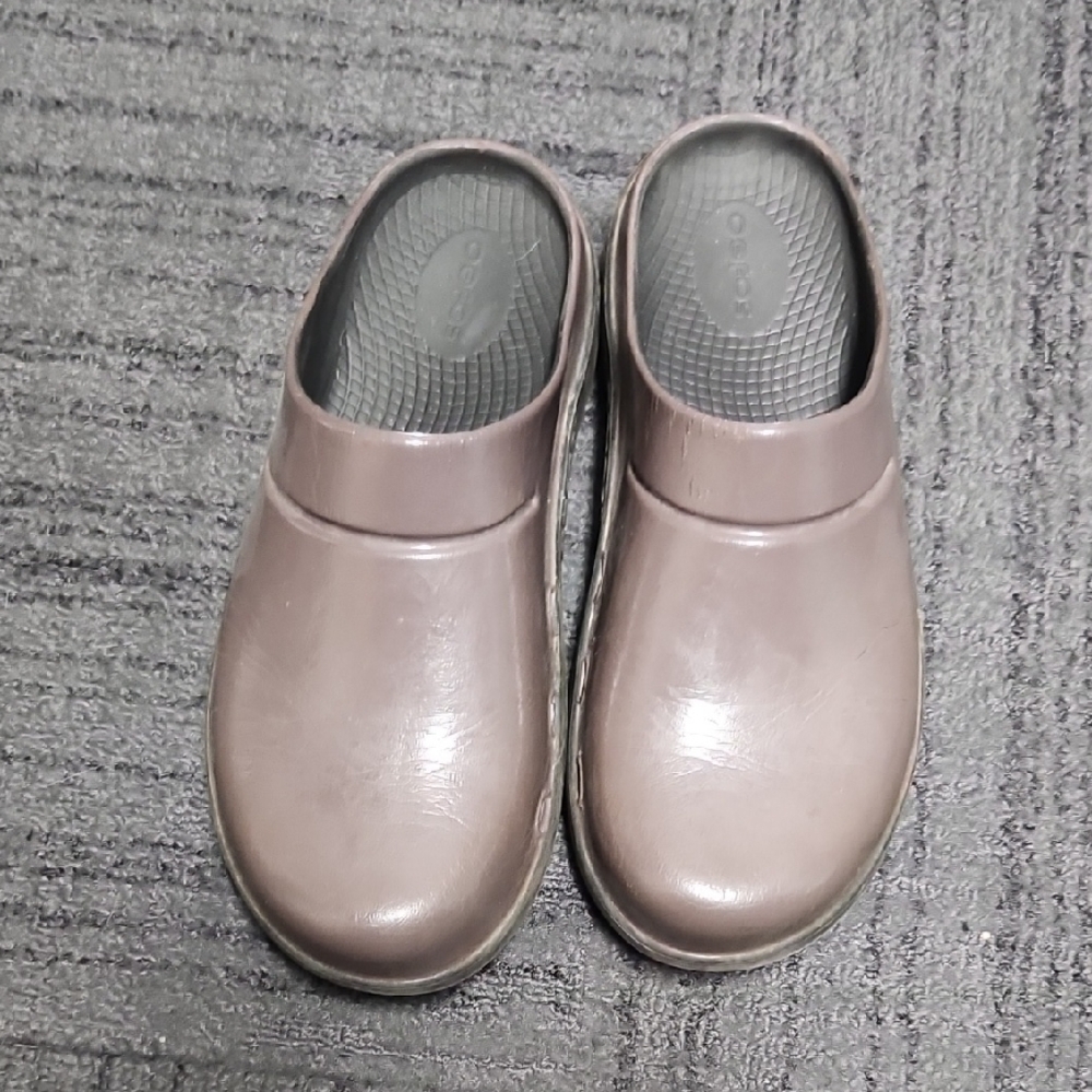 OOFOS Women's Mules - Taupe